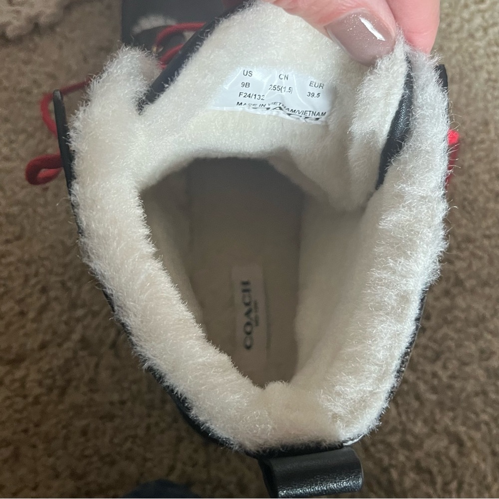 NWT Coach Lorraine Bootie In Signature Canvas and faux shearling lining size 9 - Picture 11 of 13